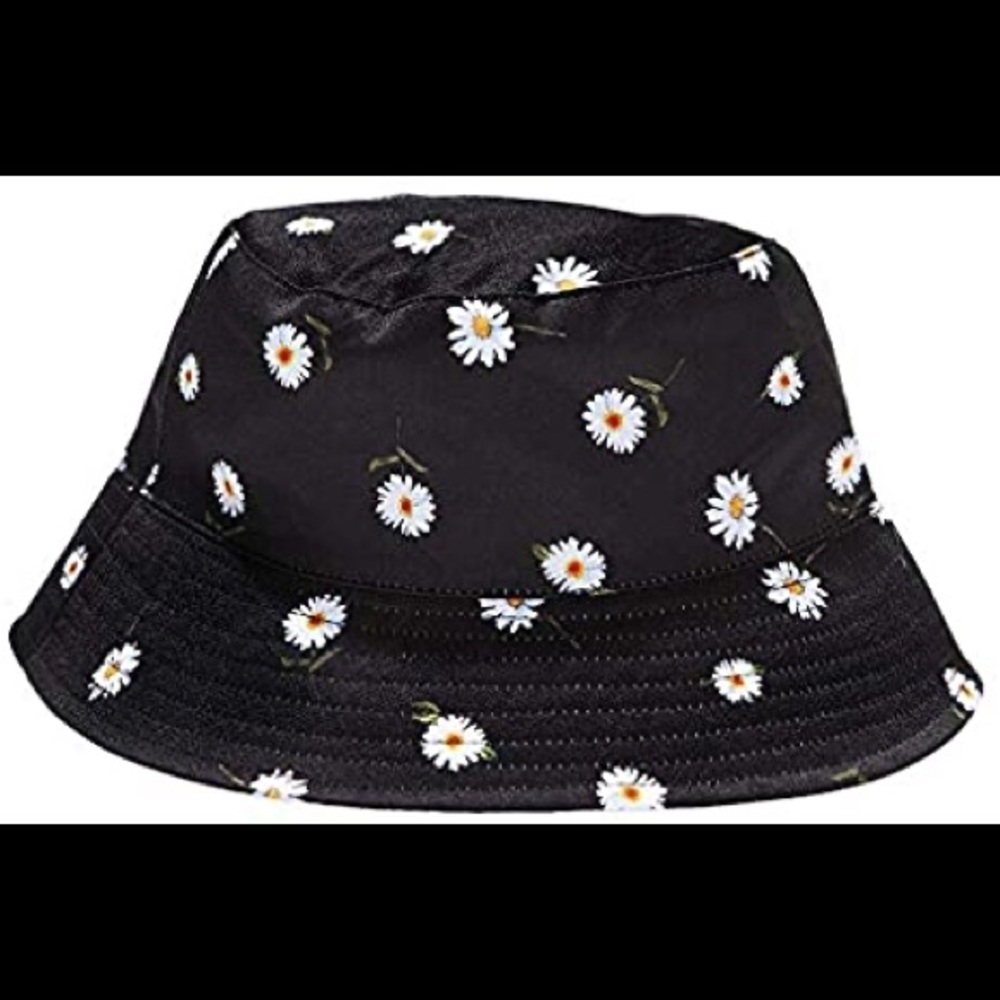 ❤️ 3/$30 Alice + Olivia Black Daisy Print and White Reversible Bucket Hat